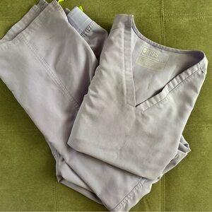 FIGS scrub set in lavender dew